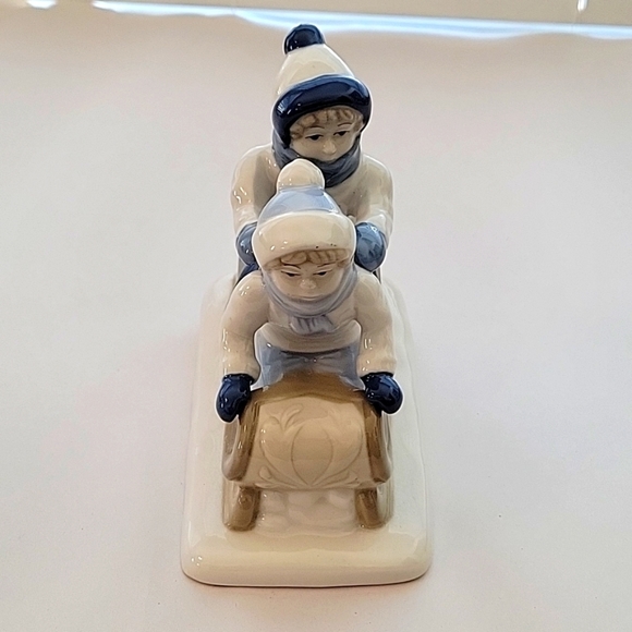 Vintage 1992 Children Sled Riding Porcelain Figurine Made in Mexico - Picture 2 of 7